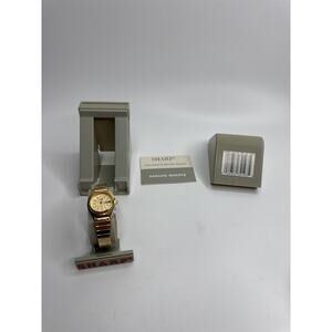 Vintage Sharp Gold Toned Mens Stretch Metal Band Calendar Watch Water Resistant